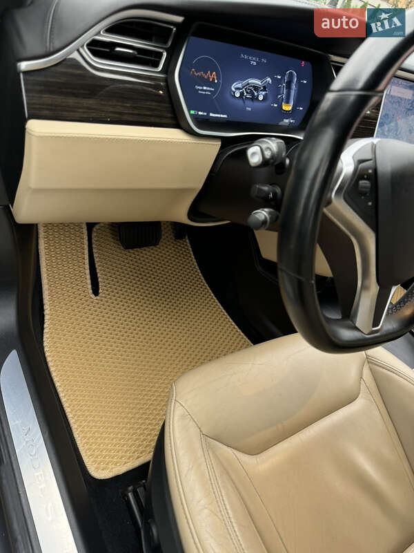 Лифтбек Tesla Model S 2016 в Снятине