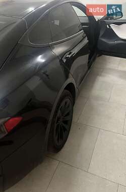 Лифтбек Tesla Model S 2019 в 
