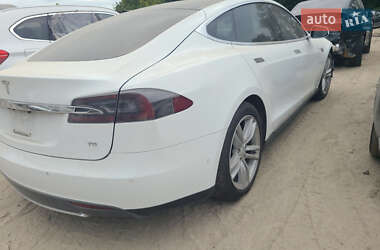 Лифтбек Tesla Model S 2015 в 