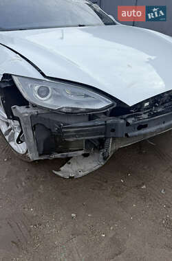 Лифтбек Tesla Model S 2015 в 