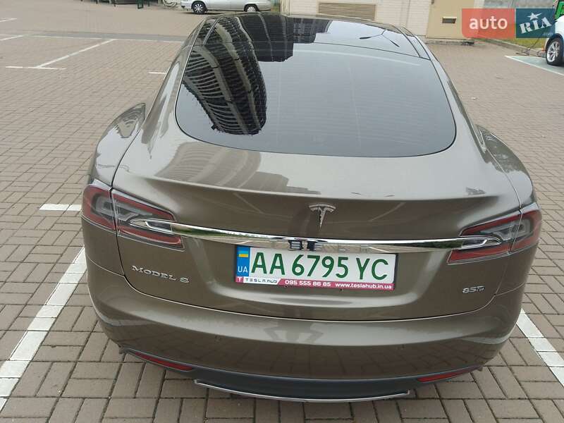 Лифтбек Tesla Model S 2015 в Киеве