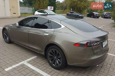 Ліфтбек Tesla Model S 2015 в 