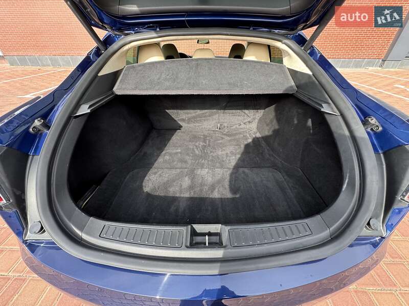 Лифтбек Tesla Model S 2016 в Одессе