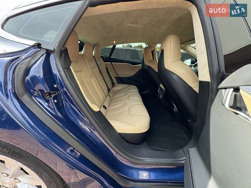 Лифтбек Tesla Model S 2016 в Одессе