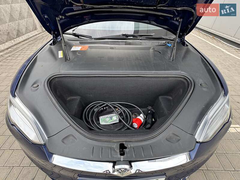 Лифтбек Tesla Model S 2016 в Одессе