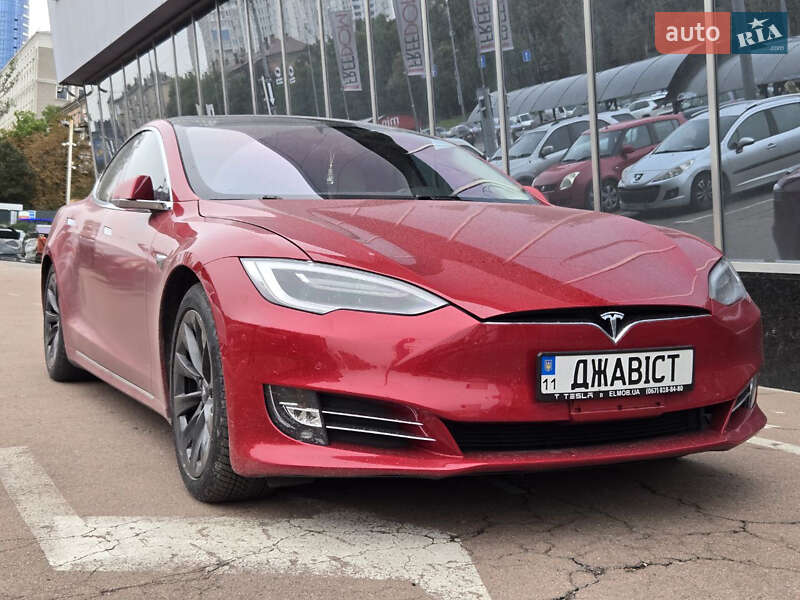 Лифтбек Tesla Model S 2019 в 