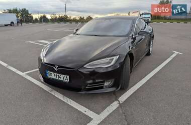 Лифтбек Tesla Model S 2017 в Ровно