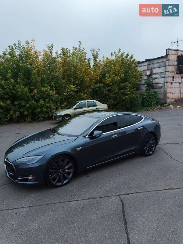 Лифтбек Tesla Model S 2014 в Кривом Роге