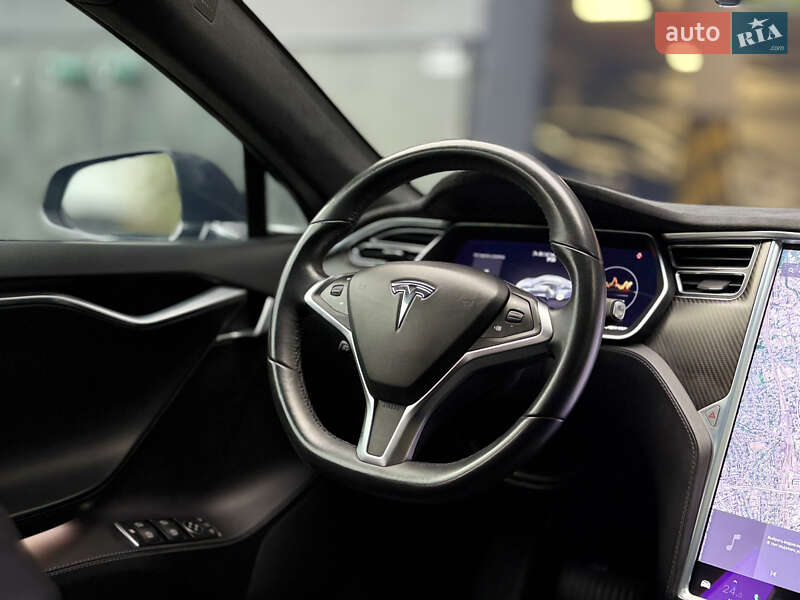 Лифтбек Tesla Model S 2016 в Харькове