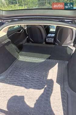 Ліфтбек Tesla Model S 2014 в 