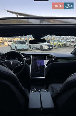 Лифтбек Tesla Model S 2016 в Львове