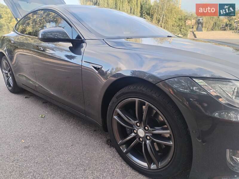 Ліфтбек Tesla Model S 2016 в Олександрії