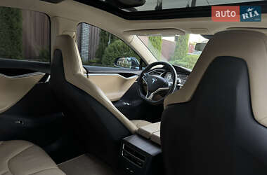 Лифтбек Tesla Model S 2012 в 