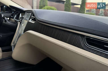 Лифтбек Tesla Model S 2012 в 