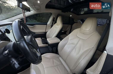 Лифтбек Tesla Model S 2012 в 