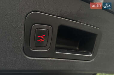 Лифтбек Tesla Model S 2012 в 