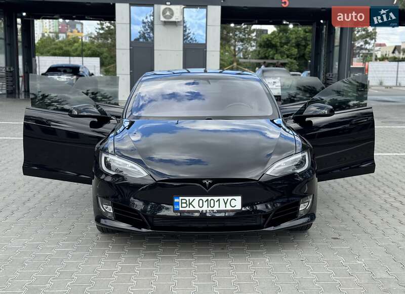 Ліфтбек Tesla Model S 2018 в Рівному