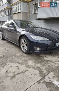 Лифтбек Tesla Model S 2014 в 