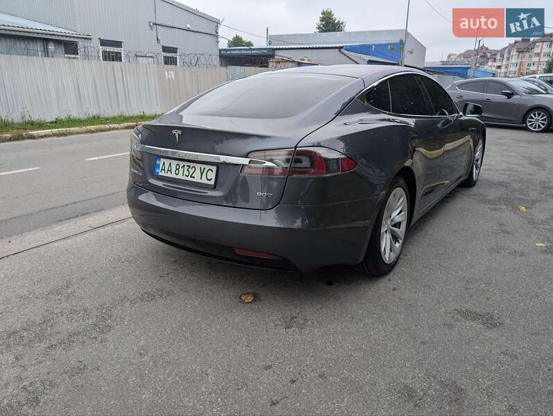 Ліфтбек Tesla Model S 2016 в Києві