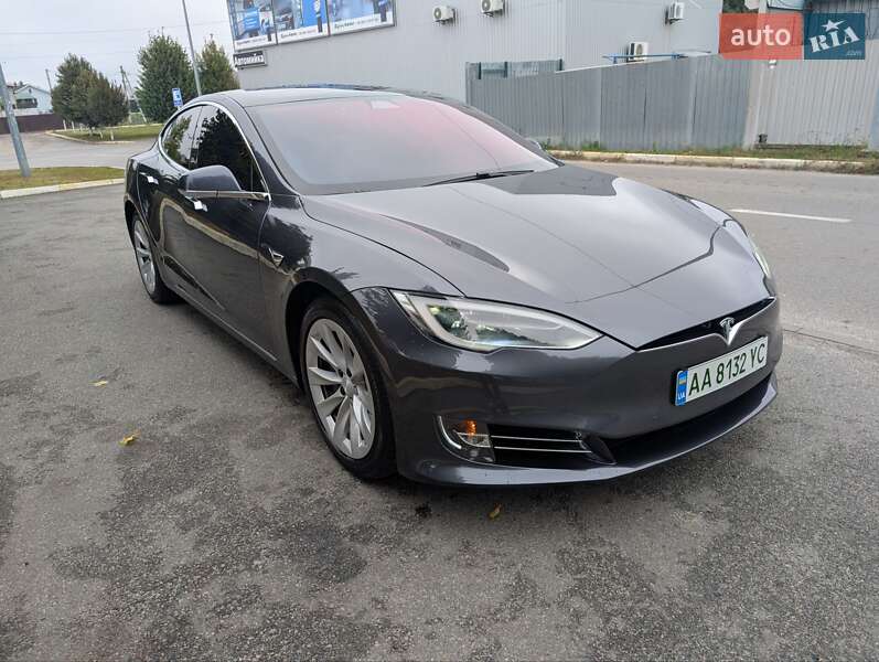 Ліфтбек Tesla Model S 2016 в Києві