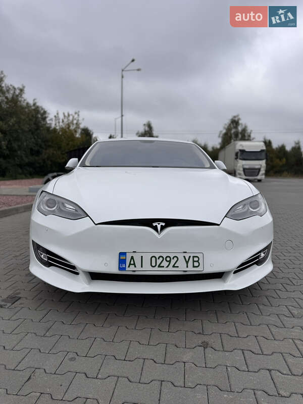 Лифтбек Tesla Model S 2014 в 