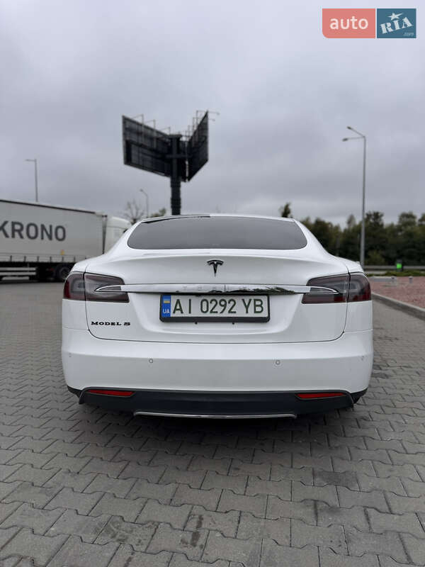 Лифтбек Tesla Model S 2014 в Киеве