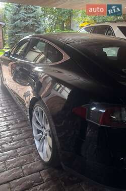 Лифтбек Tesla Model S 2015 в 