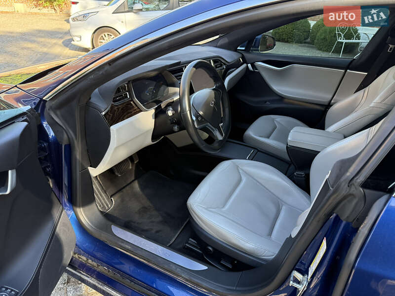 Лифтбек Tesla Model S 2016 в Кременчуге