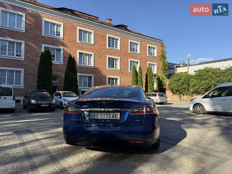 Лифтбек Tesla Model S 2016 в Кременчуге
