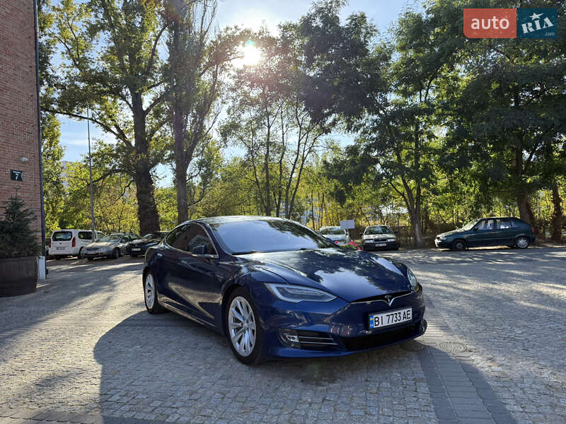 Лифтбек Tesla Model S 2016 в Кременчуге