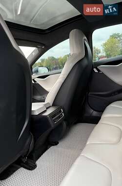 Ліфтбек Tesla Model S 2015 в 