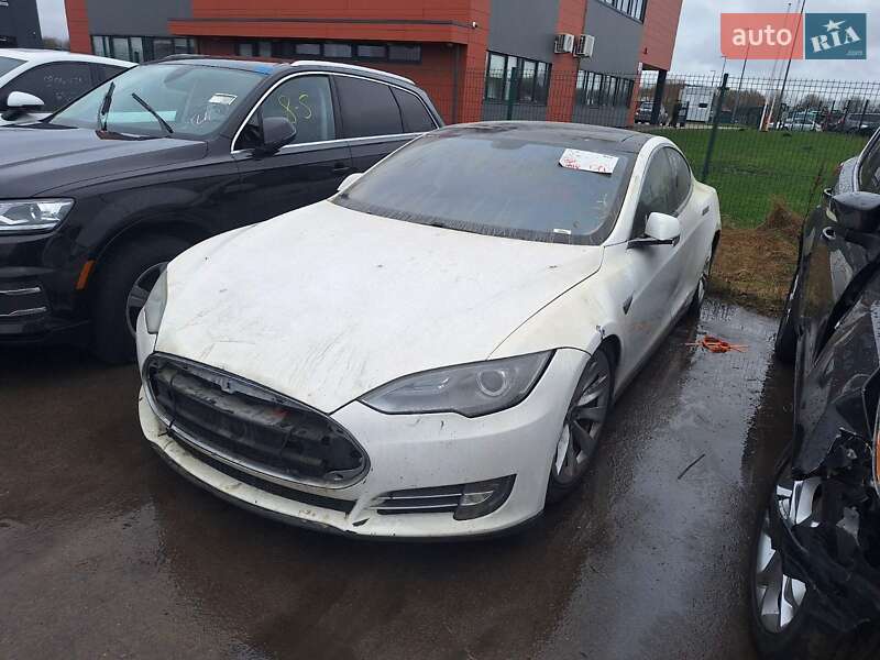 Ліфтбек Tesla Model S 2014 в Львові
