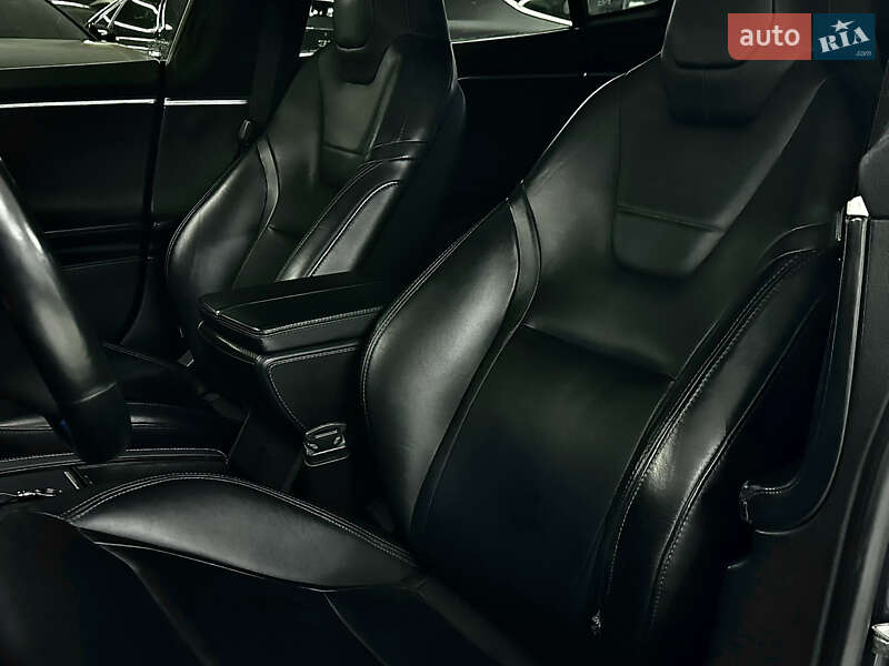 Лифтбек Tesla Model S 2015 в Николаеве