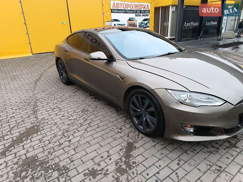 Лифтбек Tesla Model S 2015 в Новояворовске