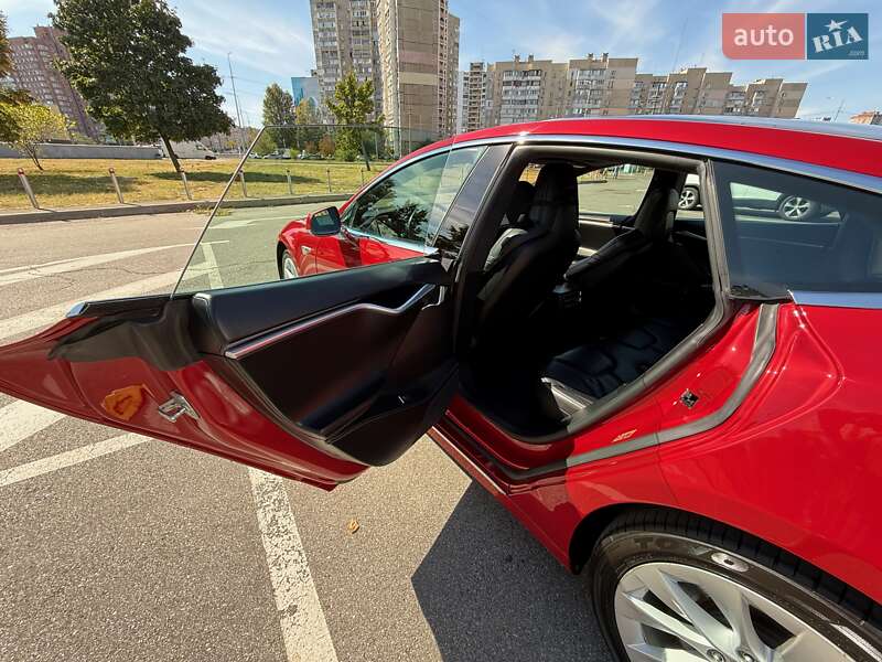 Лифтбек Tesla Model S 2016 в Киеве