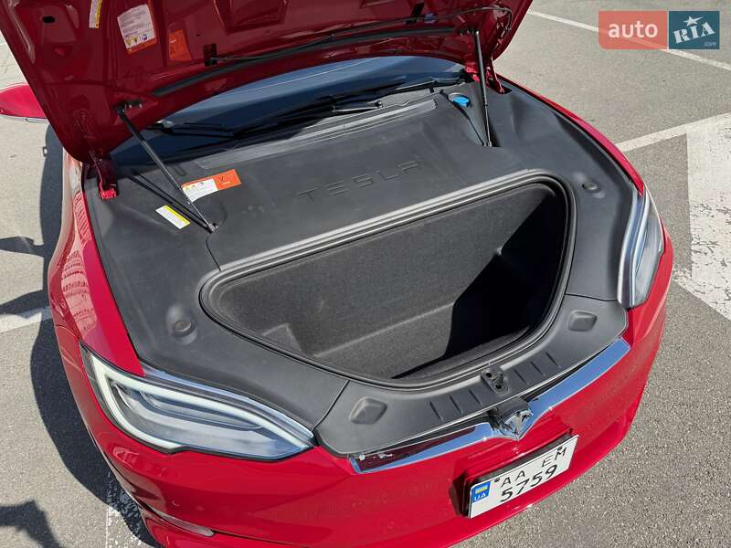 Лифтбек Tesla Model S 2016 в Киеве