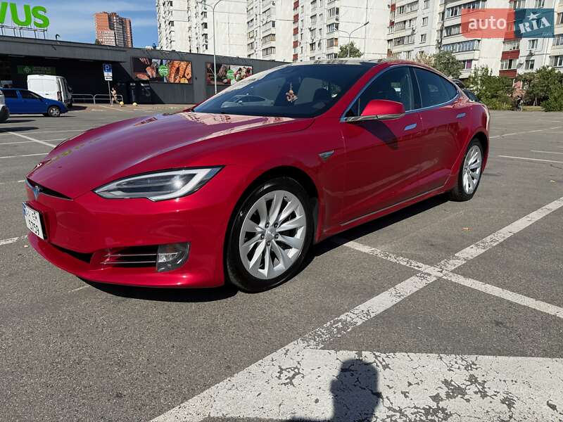 Лифтбек Tesla Model S 2016 в Киеве