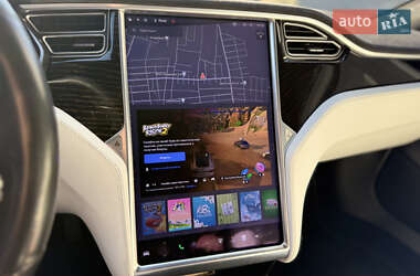 Лифтбек Tesla Model S 2017 в 