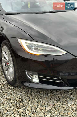 Ліфтбек Tesla Model S 2017 в 