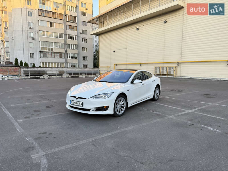 Ліфтбек Tesla Model S 2017 в Черкасах