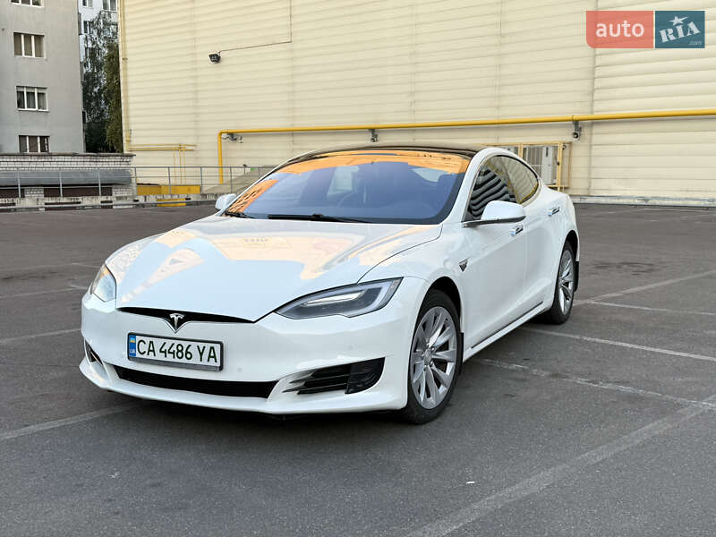 Ліфтбек Tesla Model S 2017 в Черкасах