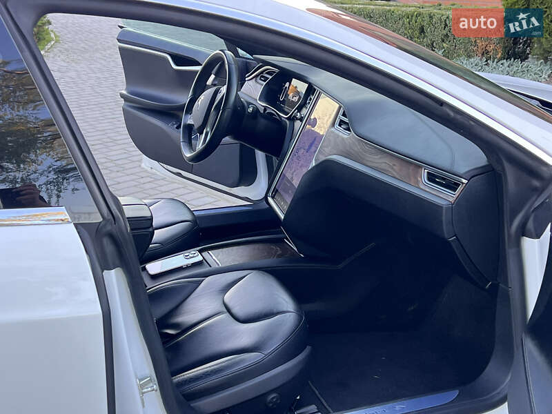 Ліфтбек Tesla Model S 2017 в Черкасах