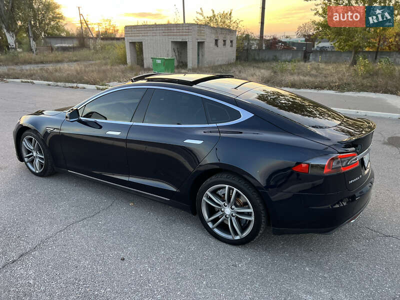 Tesla Model S 2013