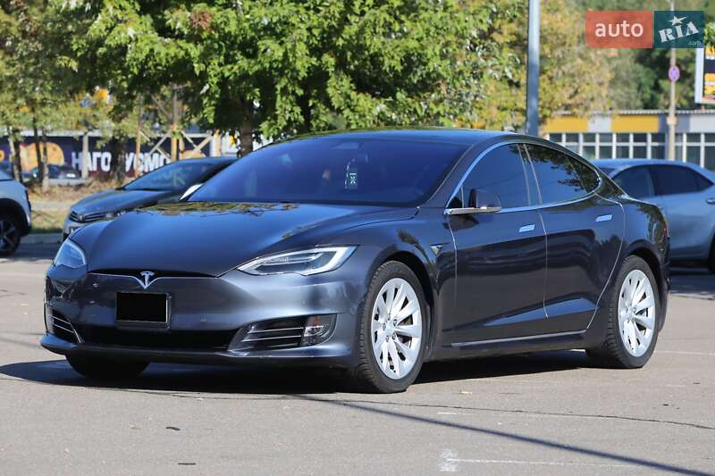 Ліфтбек Tesla Model S 2018 в Києві