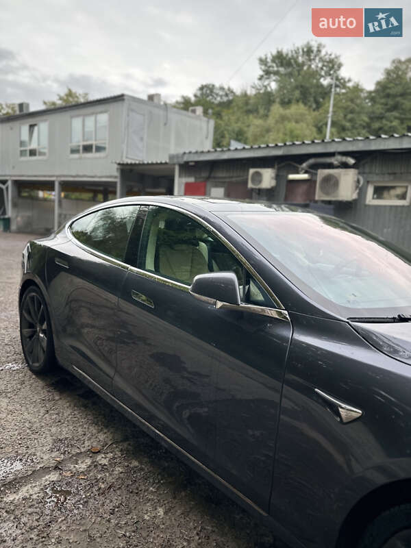 Ліфтбек Tesla Model S 2017 в Києві