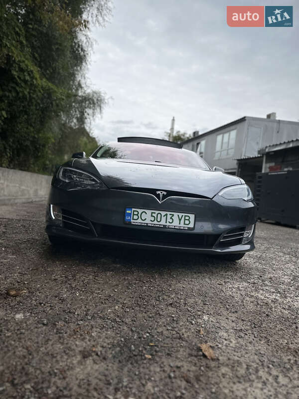 Ліфтбек Tesla Model S 2017 в Києві