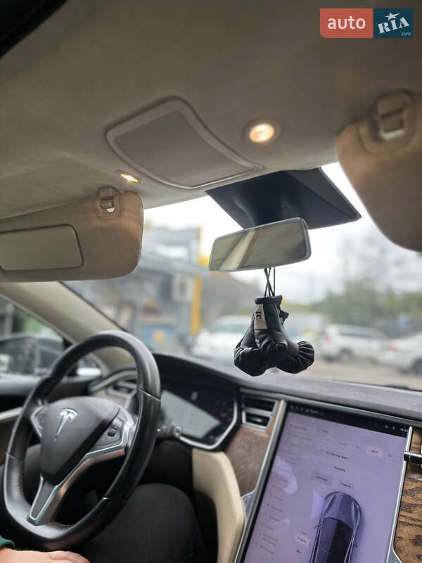 Ліфтбек Tesla Model S 2017 в Києві