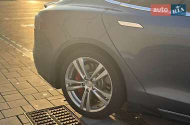 Лифтбек Tesla Model S 2014 в 