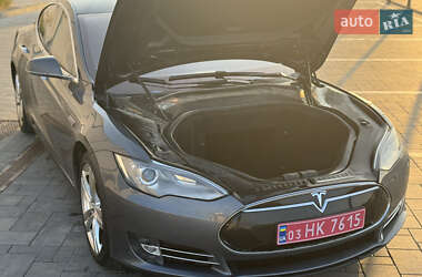 Лифтбек Tesla Model S 2014 в 