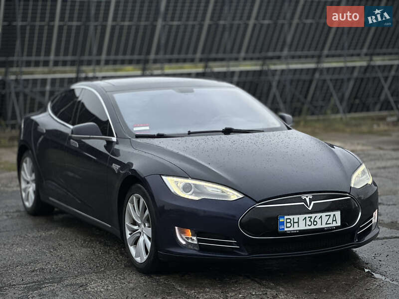 Tesla Model S 2014
